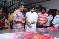 Pawan Kalyan Pays Homage To Vijaya Nirmala